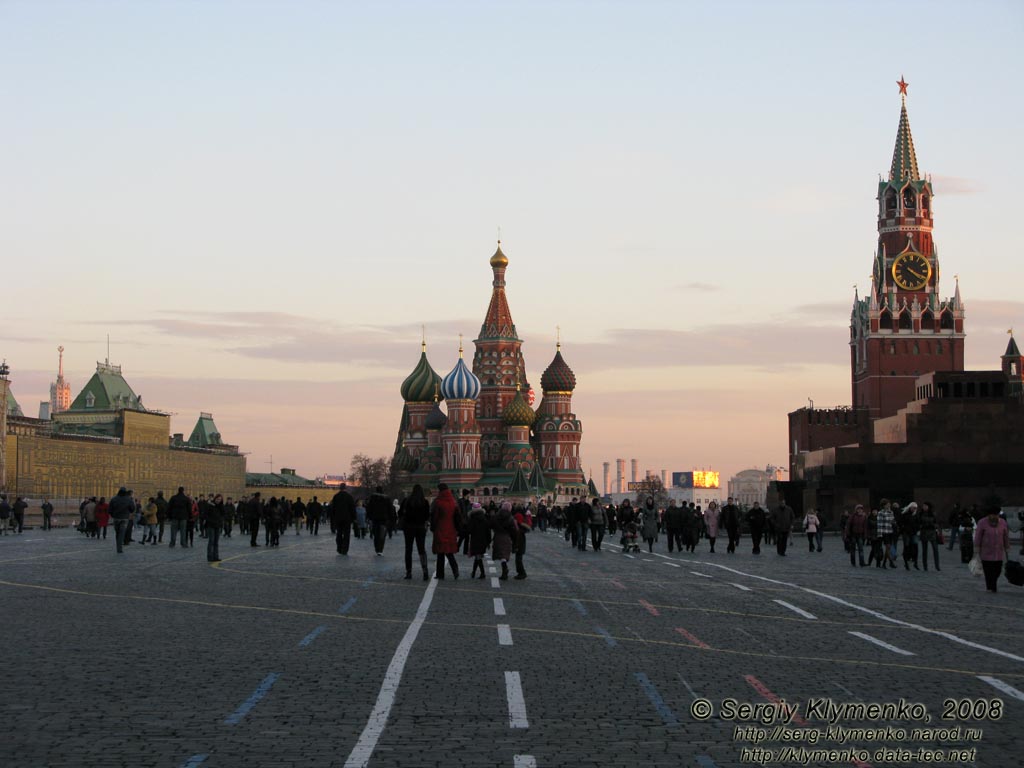 Россия, Москва. Фото. Вокруг Московского Кремля. Вид на Красную площадь со стороны Исторического музея.