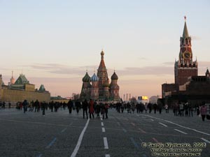Россия, Москва. Фото. Вокруг Московского Кремля. Вид на Красную площадь со стороны Исторического музея.