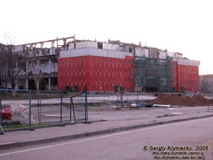 Россия, Москва. Фото. Руины на месте снесенной гостиницы «Россия».