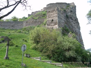 Словакия (Slovensko). Фото. Девинский град (Devínsky hrad). Вид с парковки (48°10'32"N, 16°58'46"E).