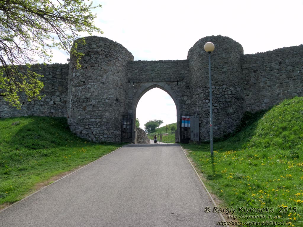 Словакия (Slovensko). Фото. Девинский град (Devínsky hrad). Ворота.