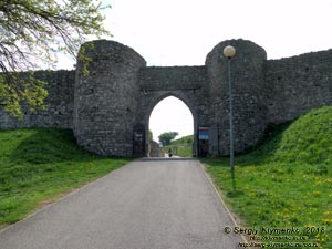 Словакия (Slovensko). Фото. Девинский град (Devínsky hrad). Ворота.
