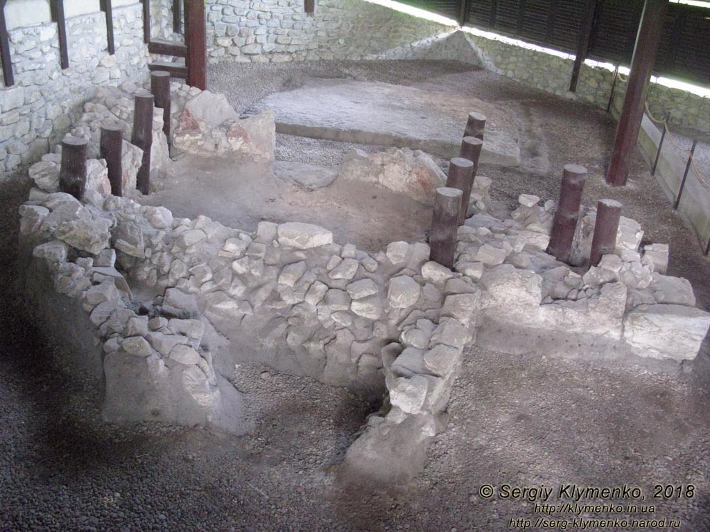Словакия (Slovensko). Фото. Девинский град (Devínsky hrad). Раннехристианская часовня (Rano-krestanska kaplnka).