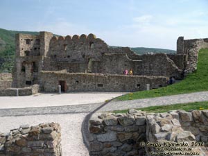 Словакия (Slovensko). Фото. Девинский град (Devínsky hrad). Руины дворца Батори (Zvyšky paláca Báthoryovcov).