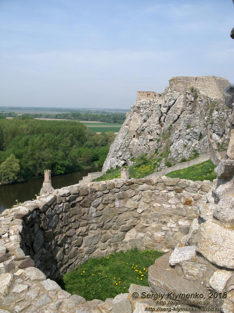Словакия (Slovensko). Фото. Девинский град (Devínsky hrad). Вид на Дунай.