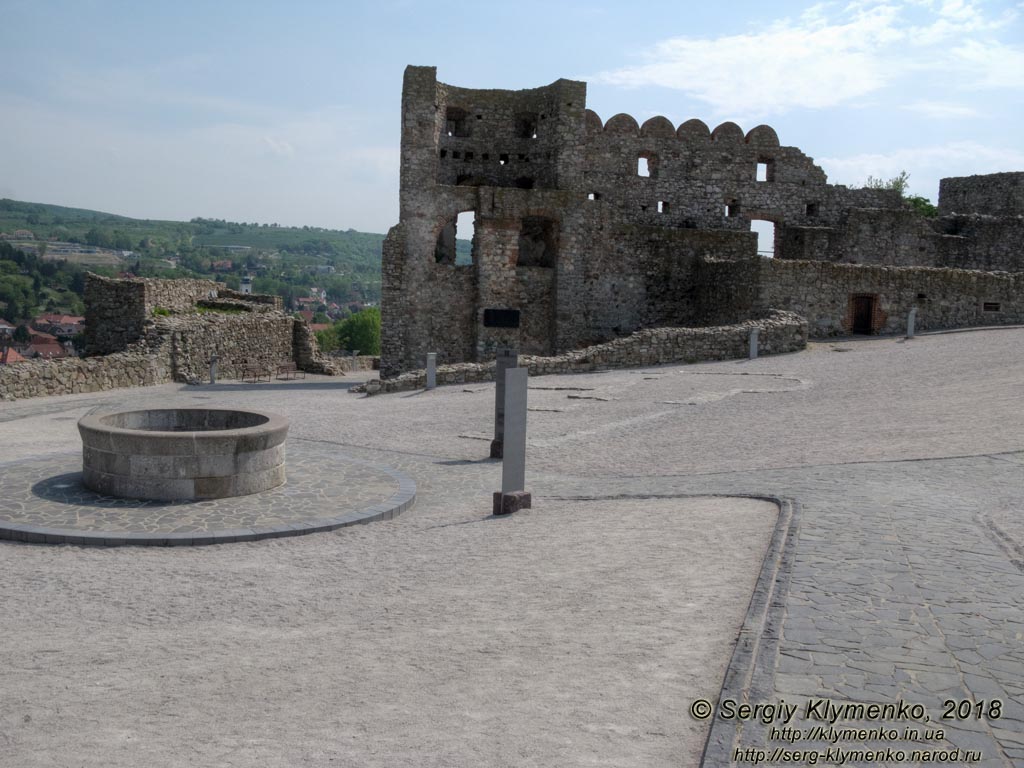Словакия (Slovensko). Фото. Девинский град (Devínsky hrad). Руины дворца Батори (Zvyšky paláca Báthoryovcov).