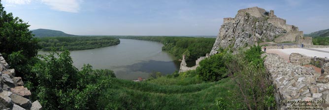 Словакия (Slovensko). Фото. Девинский град (Devínsky hrad). Вид на Дунай. Панорама ~180° (48°10'25"N, 16°58'41"E).