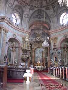Фото Братиславы (Словакия). Церковь тринитариев, или Собор святых Иоанна де Мата и Феликса Валуа
(Kostol trinitárov, Kostol svätého Jána z Mathy a svätého Felixa z Valois). Интерьер.