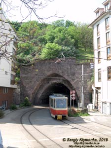 Фото Братиславы (Словакия). Улица Скальная (Skalná ulica) и трамвайный тоннель (Električkový tunel).