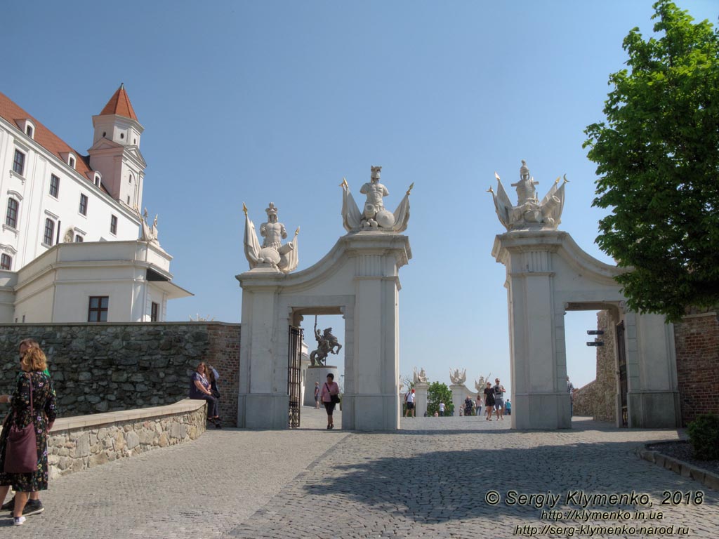 Фото Братиславы (Словакия). Братиславский град (Bratislavský hrad).