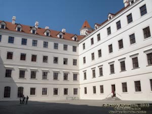 Фото Братиславы (Словакия). Братиславский град (Bratislavský hrad). Во внутреннем дворе дворца.