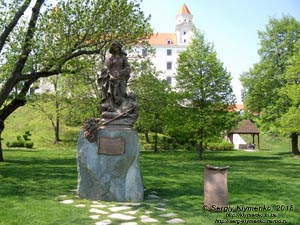 Фото Братиславы (Словакия). Братиславский град (Bratislavský hrad). В парке.
