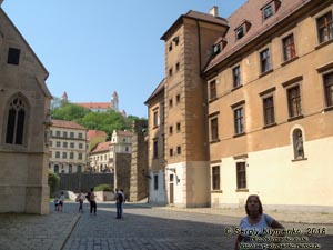 Фото Братиславы (Словакия). Старый город (Staré Mesto), на углу улиц Prepoštská и Kapitulská.