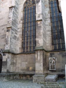 Фото Братиславы (Словакия). Собор Святого Мартина (Katedrála sv. Martina). Фрагмент северной стены.