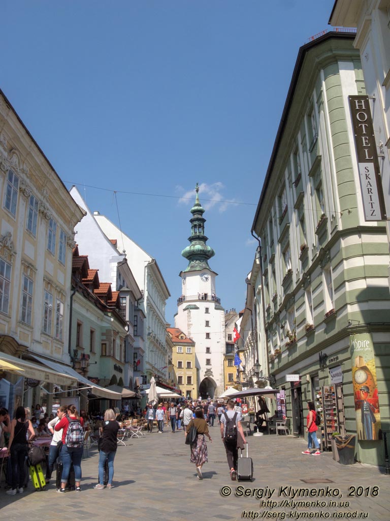 Фото Братиславы (Словакия). Улицами Старого города (Staré Mesto). На улице Михалськая (Michalská).