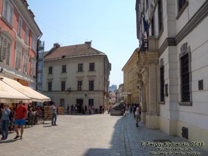 Фото Братиславы (Словакия). Улицами Старого города (Staré Mesto). На улице Михалськая (Michalská).
