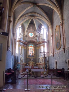 Фото Братиславы (Словакия). Старый город (Staré Mesto). Костёл францисканцев (Kostol Zvestovania Pána a kláštor menších bratov františkánov). Интерьер.
