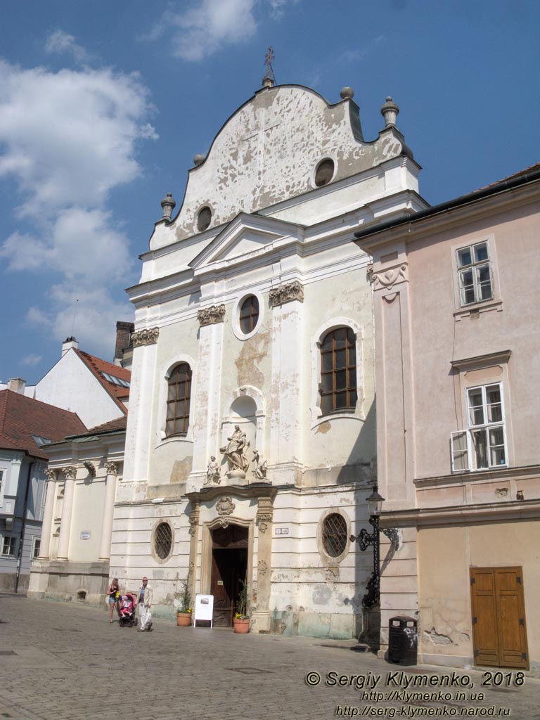 Фото Братиславы (Словакия). Старый город (Staré Mesto). Костёл францисканцев (Kostol Zvestovania Pána a kláštor menších bratov františkánov).