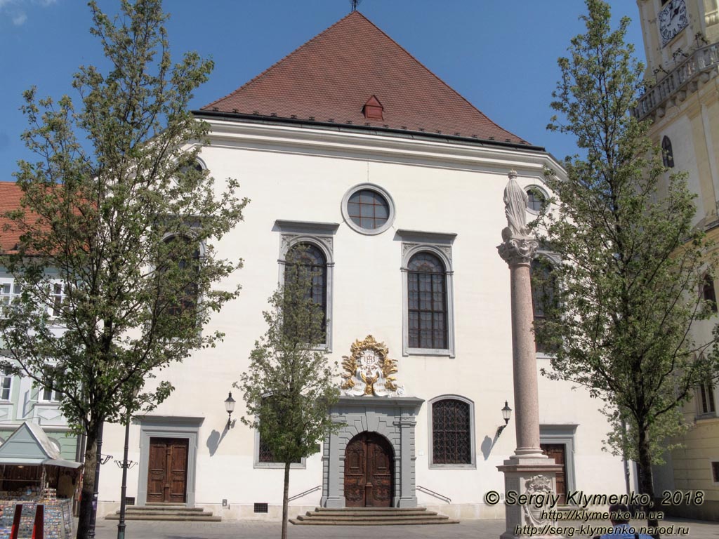 Фото Братиславы (Словакия). Старый город (Staré Mesto). Иезуитский костёл Святешего Спасителя (Kostol Najsvätejšieho Spasiteľa).