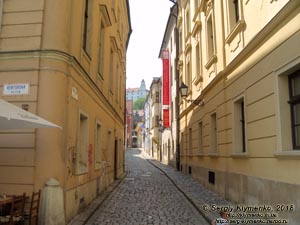 Фото Братиславы (Словакия). Старый город (Staré Mesto). Улица Prepoštská, вид от улицы Ventúrska.