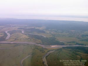 Фото с борта самолёта. Вид на р. Десна и Киевское водохранилище приблизительно от села Крехаев в сторону сёл Жукин и Воропаев.