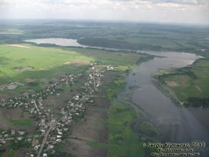 Фото с борта самолёта. В небе над пгт. Макаров (Киевская область).