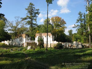Белая Церковь, Александрийский парк. Фото. Ансамбль «Руины» - одно из самых оригинальных архитектурных сооружений парка.