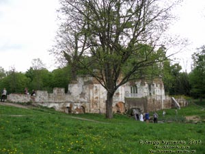 Белая Церковь, Александрийский парк. Фото. Ансамбль «Руины» - одно из самых оригинальных архитектурных сооружений парка.
