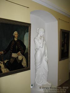 Батурин. Фото. Дворец Кирилла Разумовского. Интерьер. Статуя Полигимнии (© 2007 Владимир Цисарык).