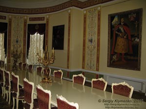 Батурин. Фото. Дворец Кирилла Разумовского. Второй этаж. Античный зал.