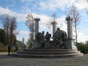 Батурин. Фото. Скульптурная композиция «Гетманская слава».