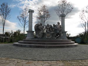 Батурин. Фото. Скульптурная композиция «Гетманская слава».