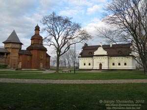 Батурин. Фото. Гетманский дом и замковая церковь Воскресения Господня (реконструкция, 2009 год).