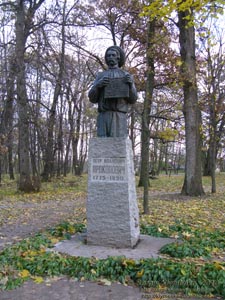 Батурин. Фото. Памятник Петру Ивановичу Прокоповичу.