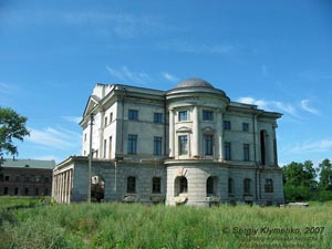 Батурин. Фото. Дворец Кирилла Разумовского, фото августа 2007 года.