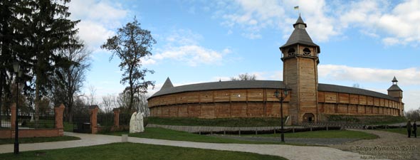 Батурин. Фото. Цитадель Батуринской крепости (реконструкция, 2009 год). Вид снаружи.