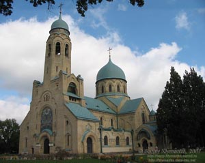 Село Пархомовка. Фото. Храм Покрова Пресвятой Богородицы. Вид от ворот.