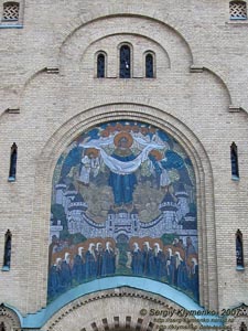 Село Пархомовка. Фото. Храм Покрова Пресвятой Богородицы. Мозаика «Покров Богоматери» над входом в храм (создана по эскизу Николая Рериха).