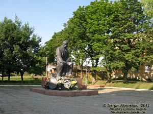 Тернопольская область, Борщёв. Фото. Памятник Тарасу Шевченко.