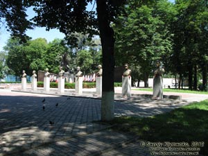 Киевская область, Борисполь. Фото. Городской парк культуры и отдыха. Аллея героев.
