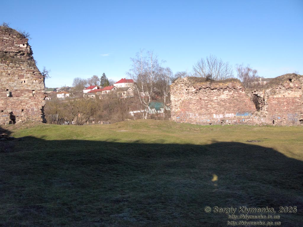 Подолье, Тернопольская область. Бучач. Фото. Замок (XIV век). Вид изнутри.
