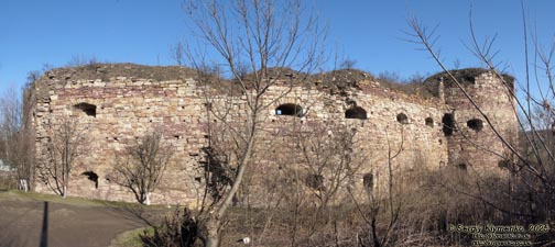 Подолье, Тернопольская область. Бучач. Фото. Замок (XIV век). Вид снаружи.