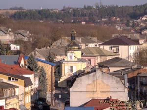 Подолье, Тернопольская область. Бучач. Фото. Вид сверху на Церковь Св. Покровы - Покровскую церковь (1764 год).