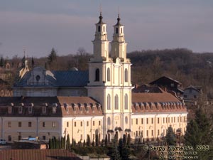 Подолье, Тернопольская область. Бучач. Фото. Вид сверху на Василианский монастырь с Крестовоздвиженской церковью (1765-1771 годы).