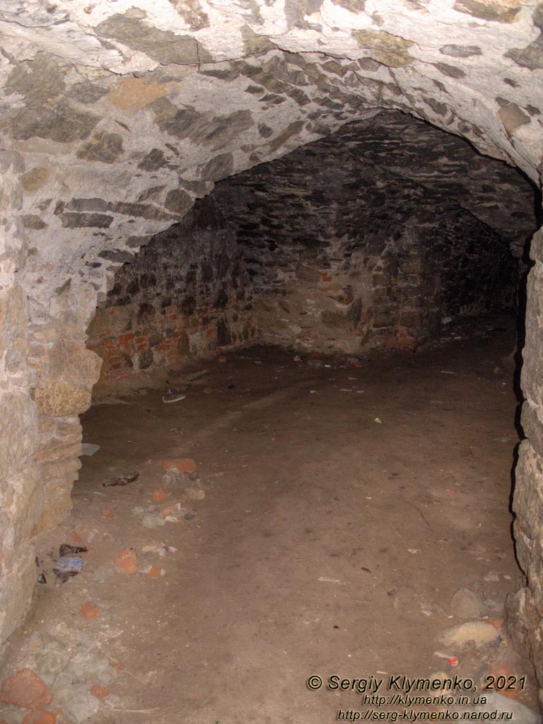 Хмельницкая область. Село Пановцы Каменец-Подольского района. Фото. Подземелья Панивецкого замка (48°37'23"N, 26°36'54"E).