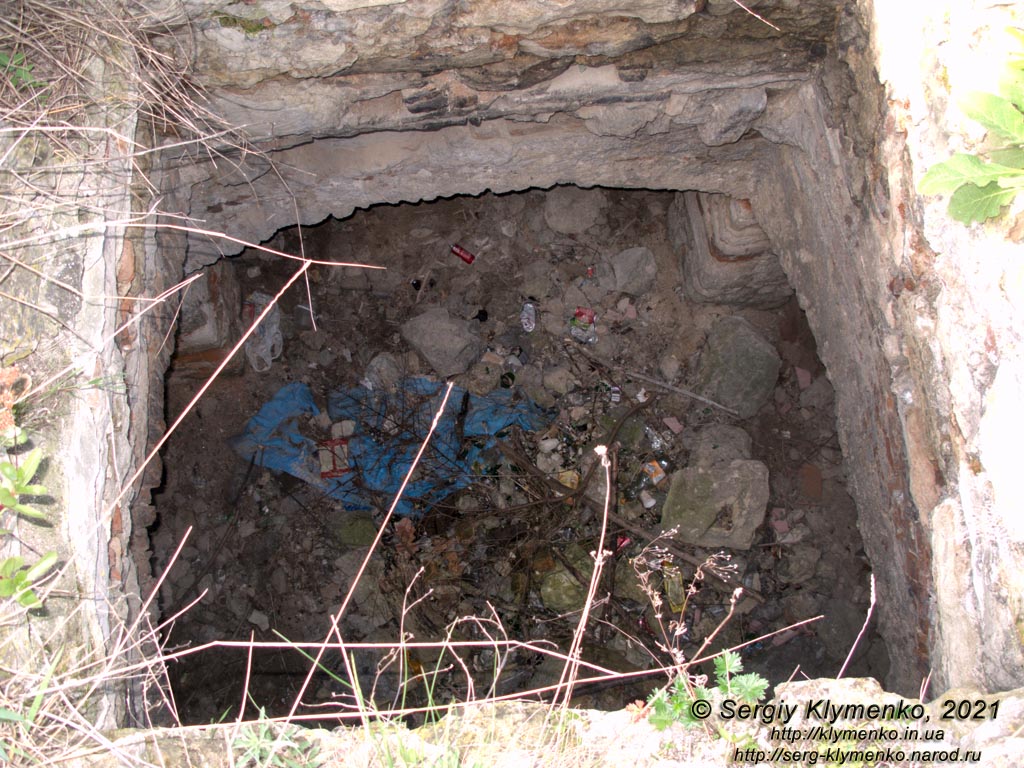 Хмельницкая область. Село Пановцы Каменец-Подольского района. Фото. Подземелья Панивецкого замка (48°37'23"N, 26°36'54"E).
