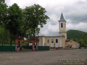 Черновицкая область. Город Вижница. Фото. Костёл Святых Апостолов Петра и Павла (ул. Лукьяна Кобылицы, 10).