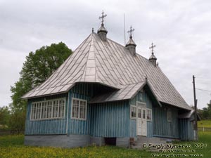 Черновицкая область, Черновицкий район. Село Буденец. Фото. Деревянная церковь св. арх. Михаила и Гавриила, 1799-1803 годы (48°05'22"N, 25°38'46"E).