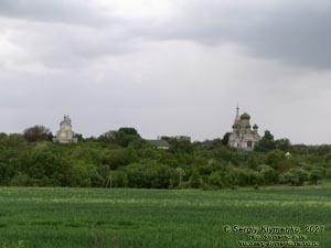 Черновицкая область, Черновицкий район. Село Белая Криница. Фото.  Вид на село с автодороги.