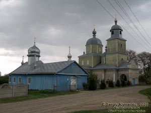 Черновицкая область, Черновицкий район. Село Белая Криница. Фото. Церковь Святых Космы и Дамиана (Космодемьянская церковь) XVIII-XIX веков (47°58'33"N, 25°53'04"E).